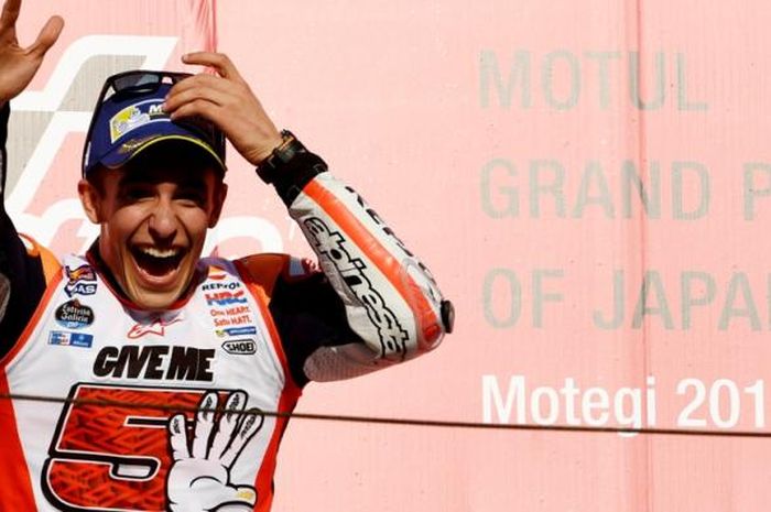 Pebalap Repsol Honda Team, Marc Marquez, rayakan gelar juara dunia kelimanya di semua kelas setelah memenangi GP Jepang di Sirkuit Twin Ring Motegi, Minggu (16/10/2016)