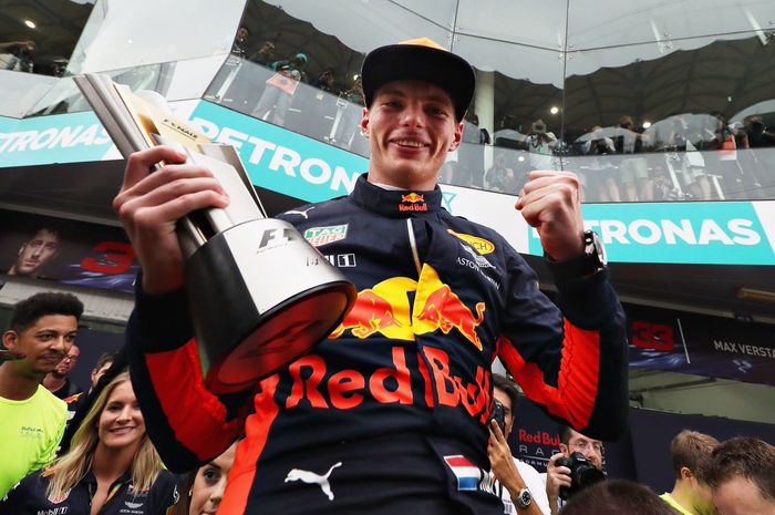 Max Verstappen bisa jadi pembalap terkaya bila menerima pinangan Mercedes F1 atau Ferrari