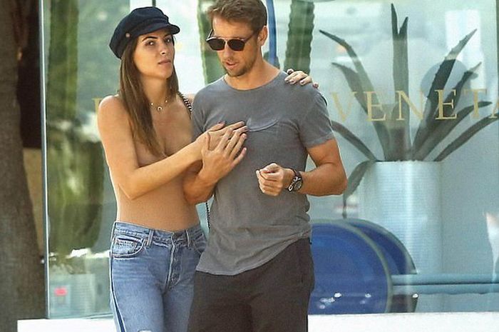 Mantan juara dunia F1 2009 Jenson Button dan kekasihnya Brittny Ward