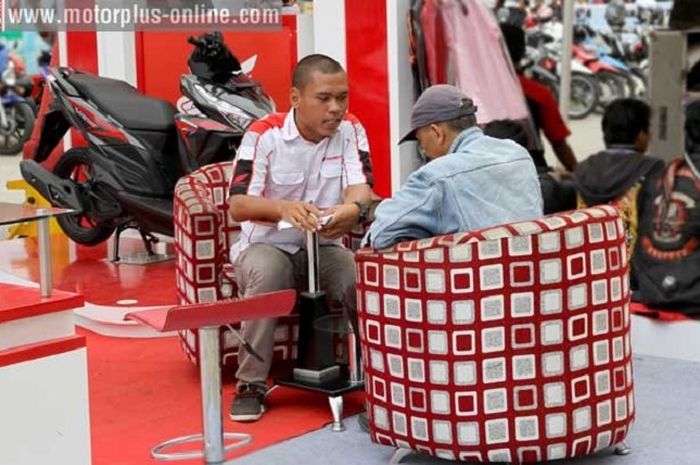 Banyak cara untuk membeli motor secara kredit