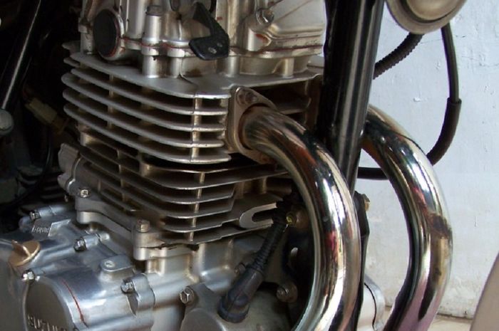 ILUSTRASI. Header knalpot motor.