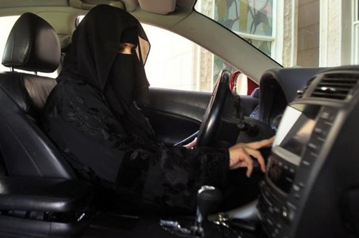 Wanita di Arab Saudi akhirnya diperbolehkan  mengemudi! Kira-kira bakal ada perubahan apa ya?