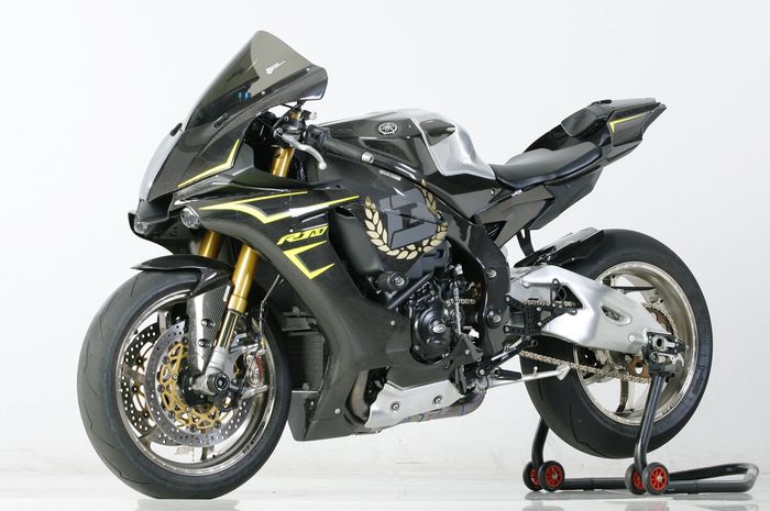 Yamaha R1M Berbaju Carbon Cevlar