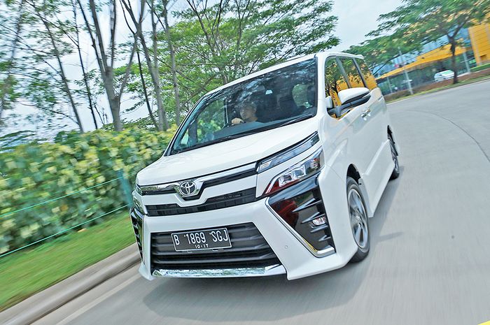 Test Drive  All New Toyota Voxy