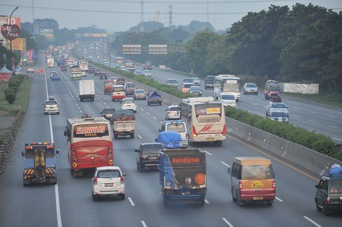 Tol Jakarta-Cikampek arah Jakarta bakal terapkan aturan mobil jenis truk  nggak boleh masuk di jam t