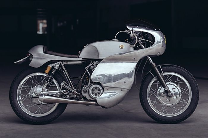 Foto Yamaha SR400 kustom oleh Omega Racer lansiran pipeburn.com