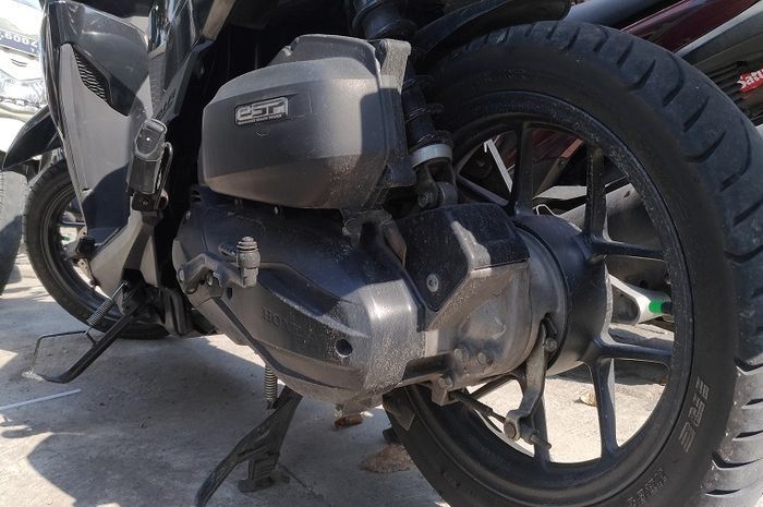 Secara periodik oli gardan harus diganti