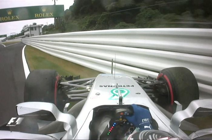 Valtteri Bottas, pembalap Formula 1 tim Mercedes AMG Petronas mengalami kecelakaan