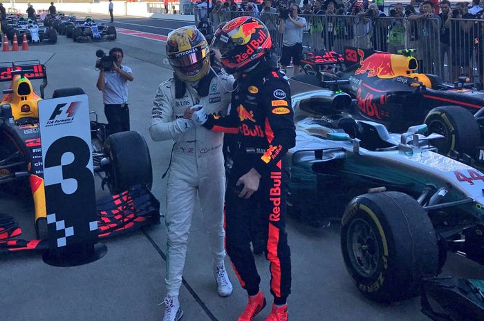 Lewis Hamilton berhasil juara mengatasi tekanan Max Verstappen di F1 Jepang