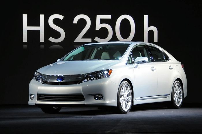 Lexus HS 250 h Yang Akan Di-recall Karena 