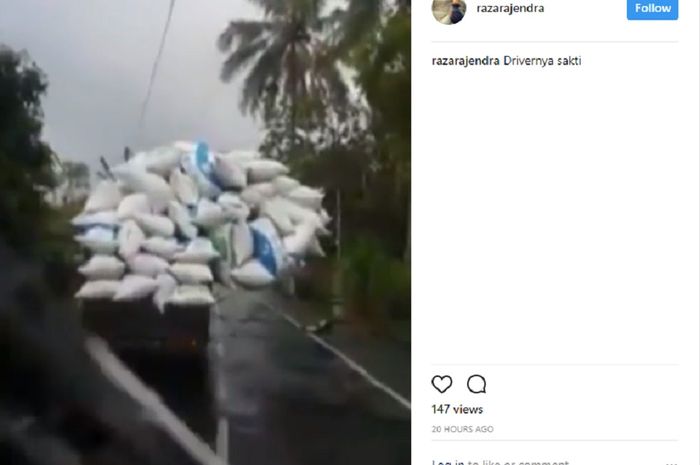 Truk Dengan Muatan Berlebih