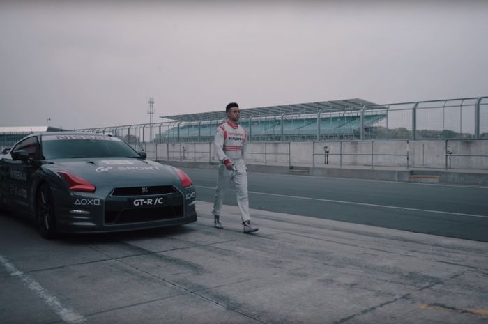 Nissan GT-R Dikontrol Via Joystick