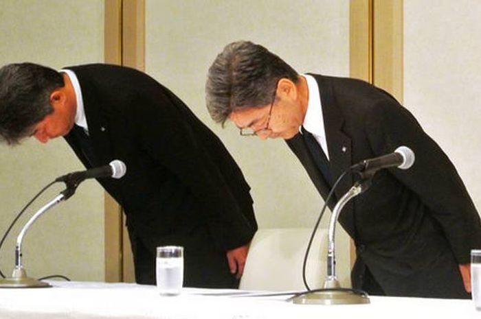 Naoto Umehara Vice President  Kobe Steel (kanan)