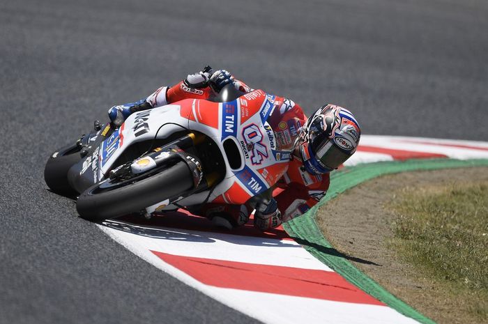Andrea Dovizioso menikung