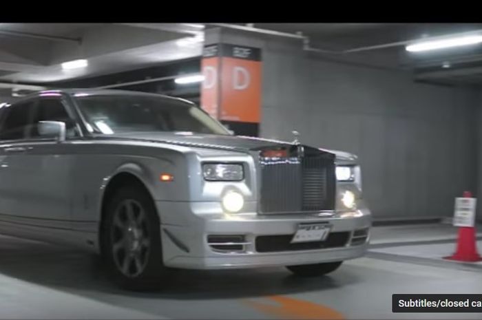 Rolls-Royce Phantom bermesin Toyota