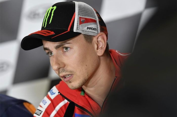 Jorge Lorenzo mengatakan akan menolong Andrea Dovizioso menggondol titel juara dunia