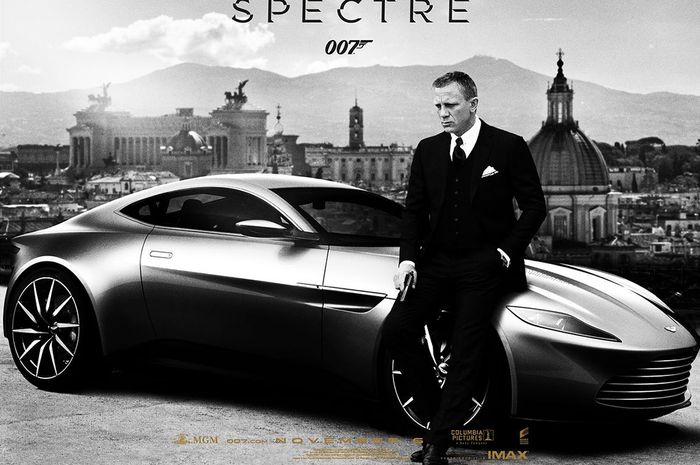 James Bond dan mobilnya di film Spectre