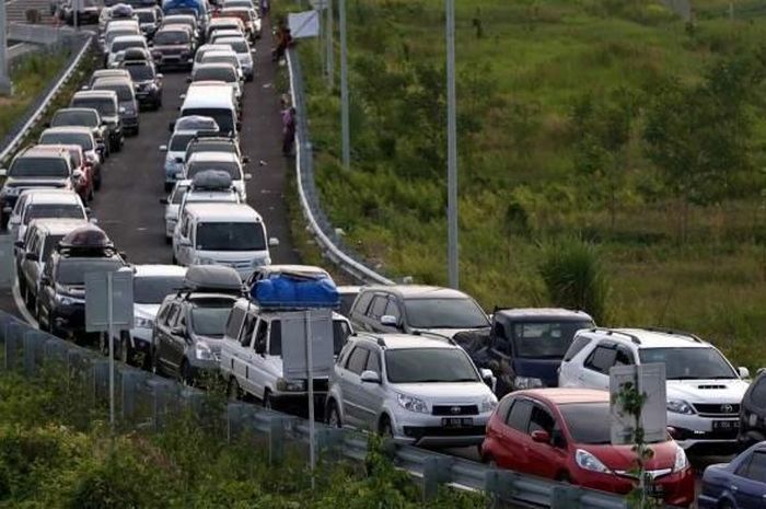Tragedi Kemacetan Di Brebes Exit Menyebabkan Belasan Orang Meninggal Dunia