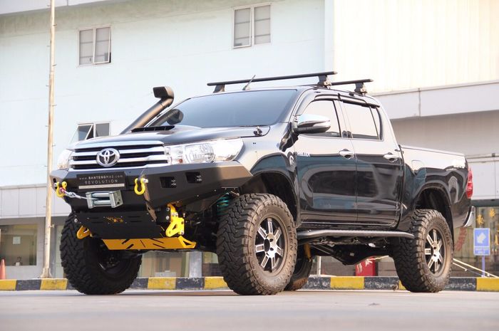 Toyota Hilux Dengan Tampilan Lebih Gahar