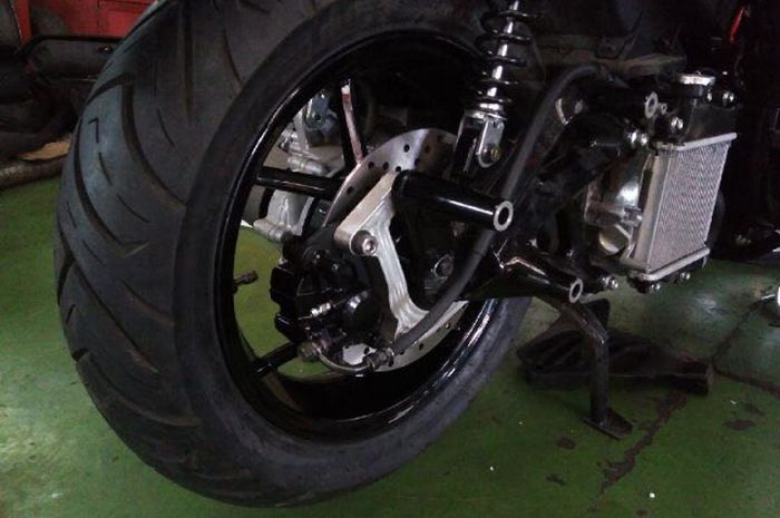 Pasang Cakram Belakang Yamaha Aerox 155