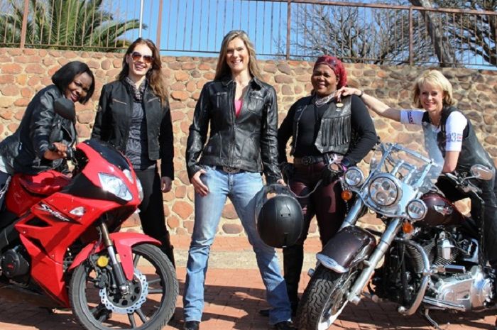 Ilustrasi lady bikers