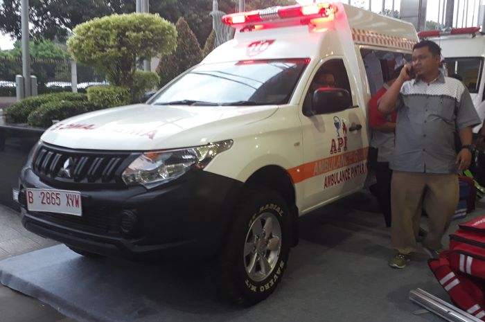 Ambulans berbasis Mitsubishi Strada Triton