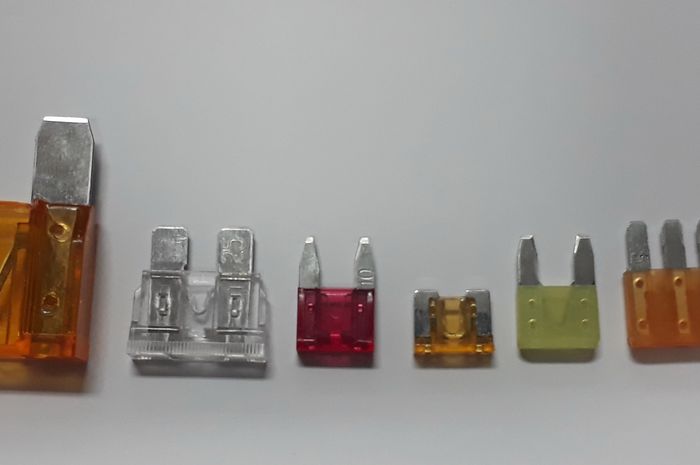 Warna dan Ukuran Sekring Motor Berbeda-beda