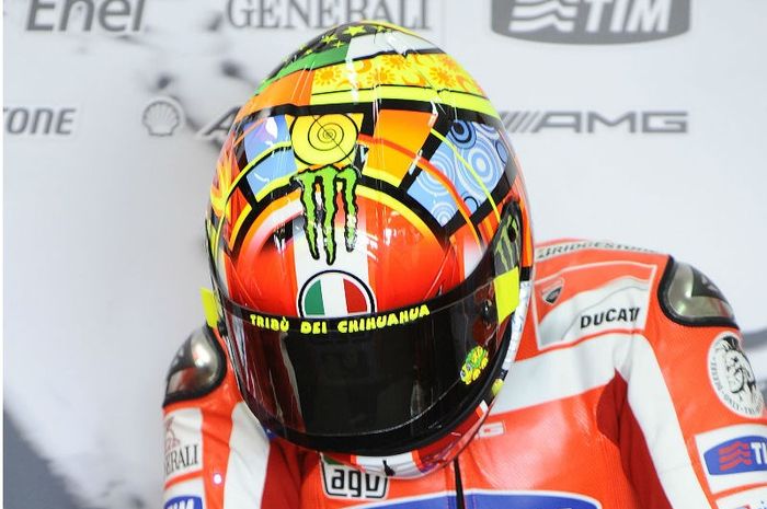 Helm Rossi untuk Super Sic