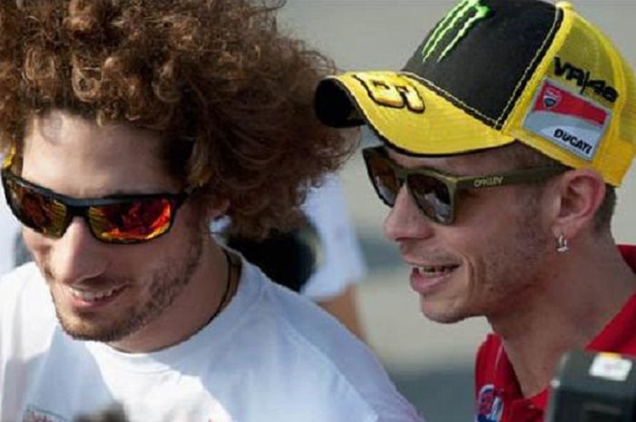 Marco Simoncelli (kiri) dan Valentino Rossi (kanan), dua sahabat sejati