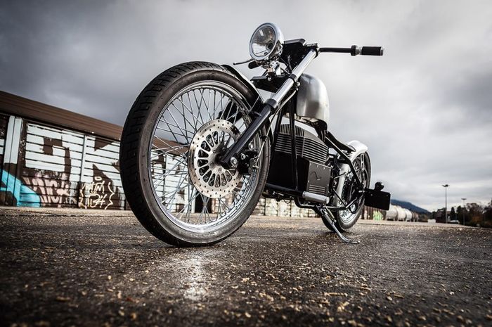 Motor chopper kustom karya Sine Cycles yang menggunakan mesin motor listrik lansiran Zero Motorcycle