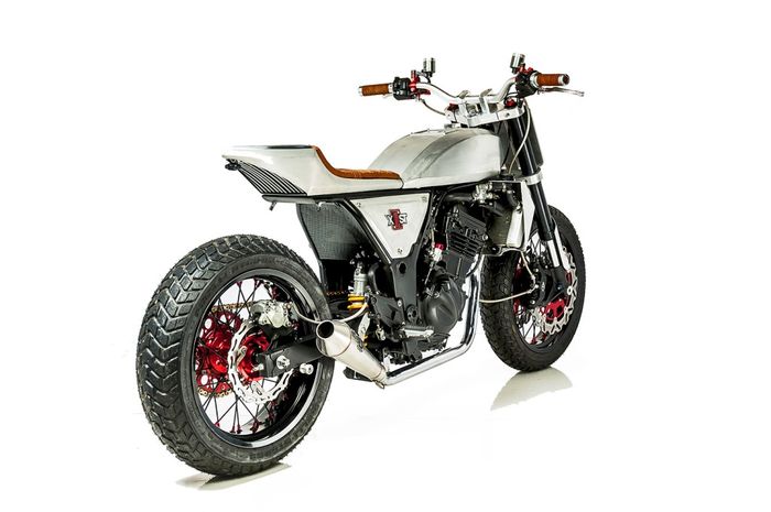 Kawasaki Ninja 250 kustom flat tracker dari White Collar Bike, dilansir oleh www.specialracer.com