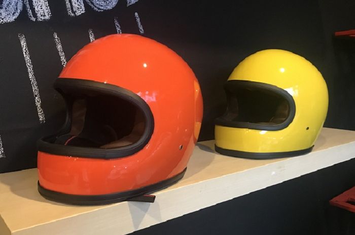 Helm Custom Warna Solid