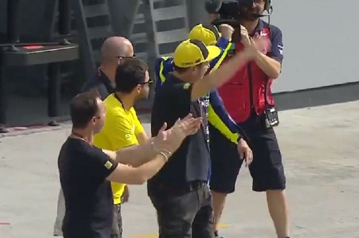 Valentino Rossi membri selamat pada Franco Morbidelli