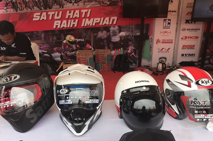 Apparel Helm Honda