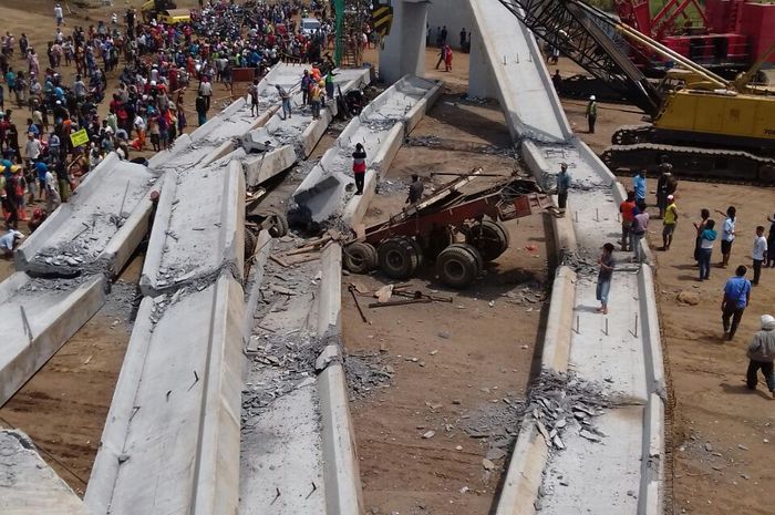 Grider Ambruk Di Proyek Tol PasPro