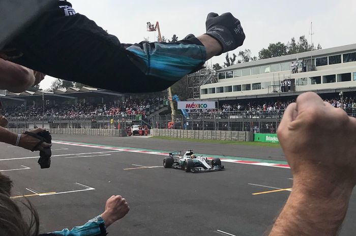 Lewis Hamilton mengukuhkan diri jadi juara dunia musim ini, meskipun dia hanya finish 9 di F1 Meksiko (29/10/2017)