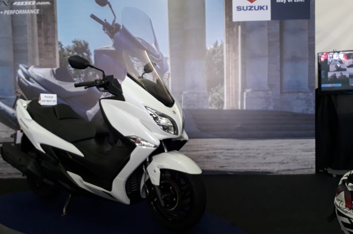Suzuki scooter with a capacity of 150 cm3 and 250 cm3 is significantly different from the Burgman design