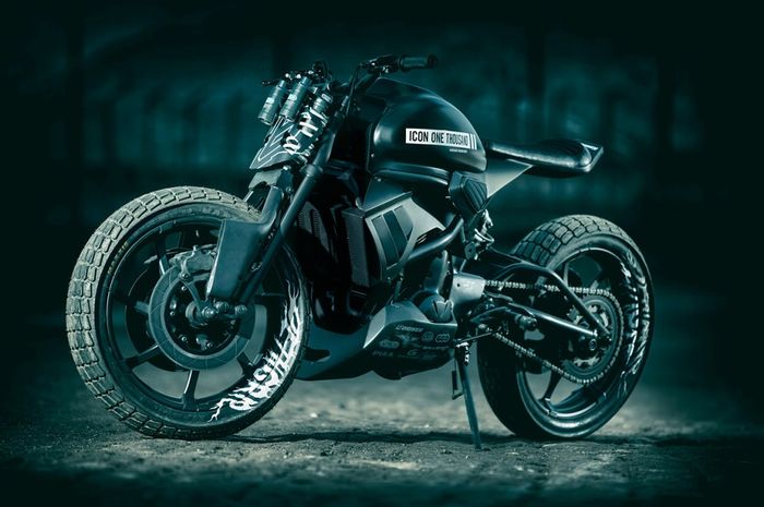 Kawasaki Vulcan 650 S bergaya flat tracker