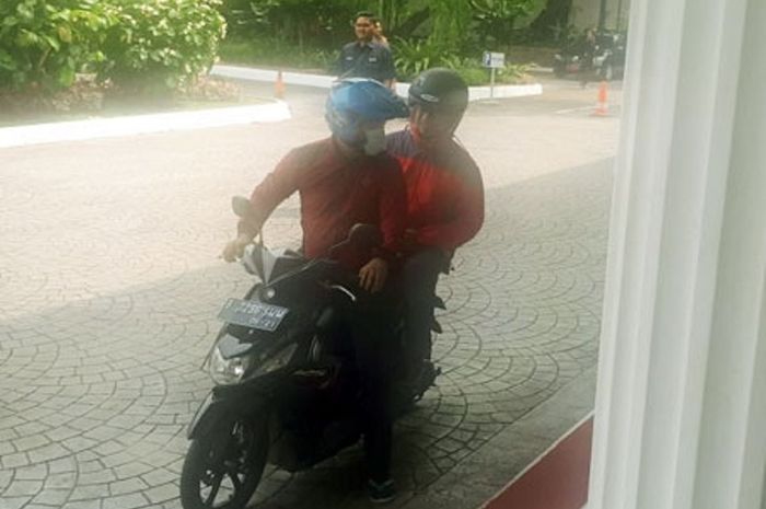 Anies Naik Ojek Ke Balaikota