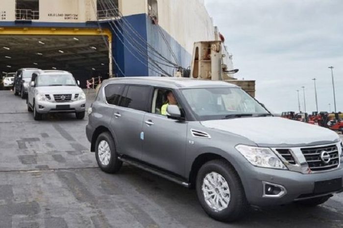 Penampakan Nissan Patrol di sebuah jalan 