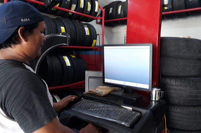 Bengkel wheel alignment atau spooring