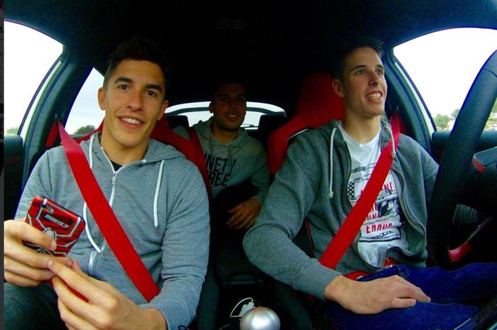 MArc Marquez bareng adiknya menuju Sirkuit Valencia