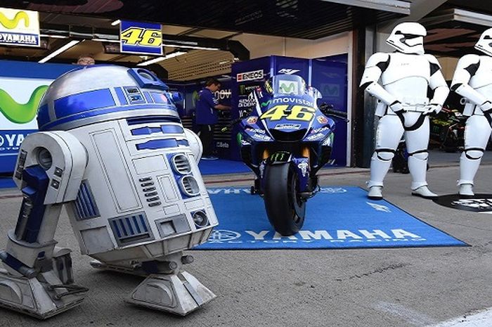 Stormtrooper dan R2-D2 di Paddock tim Movistar Yamaha MotoGP