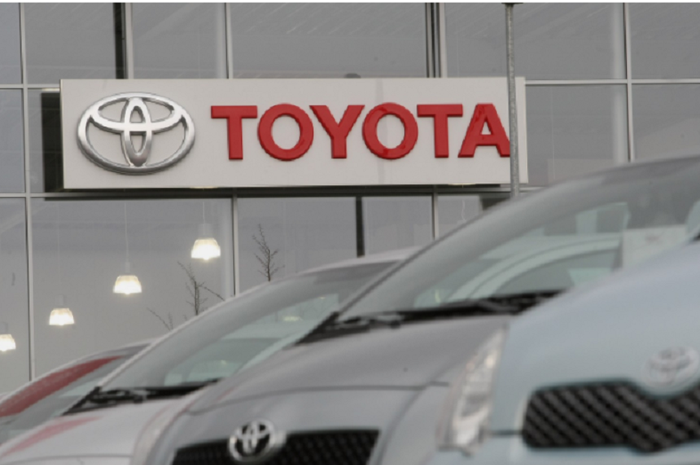 Toyota lakukan aksi recall beberapa mobil mereka salahsatunya Toyota Camry