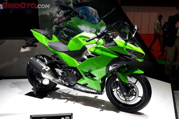 Kawasaki New Ninja 250 saat diperkenalkan di Tokyo Motor Show