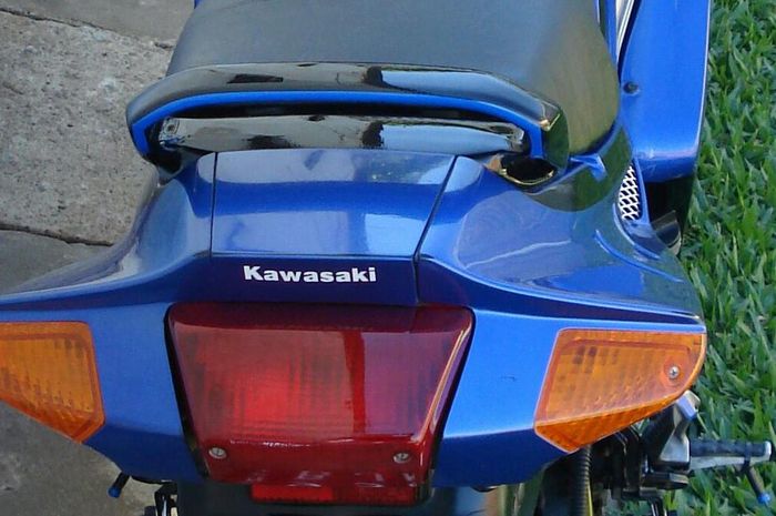 Motor Kawasaki apa nih lampu belakangnya gepeng