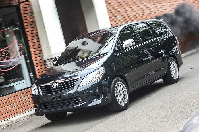 Ilustrasi Toyota Innova 