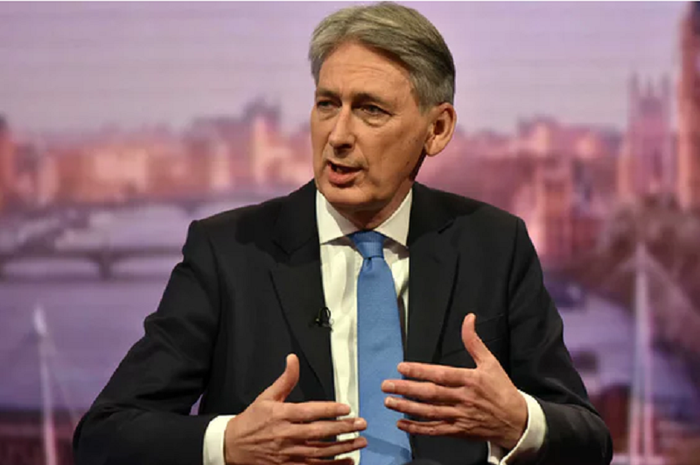 Philip Hammond berbicara di depan publik