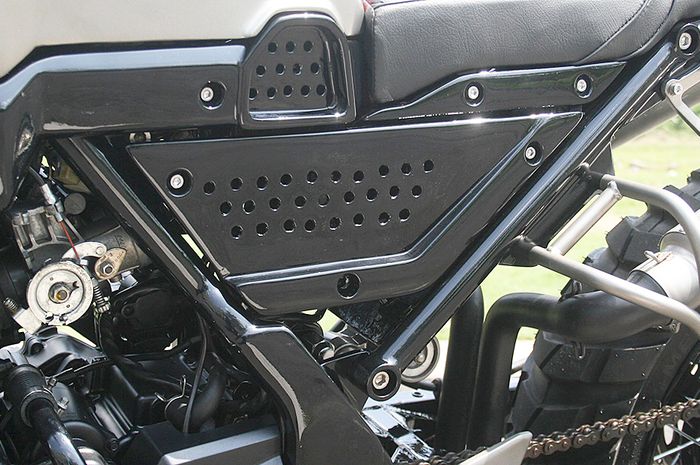 Filter udara posisinya ada ditengah motor