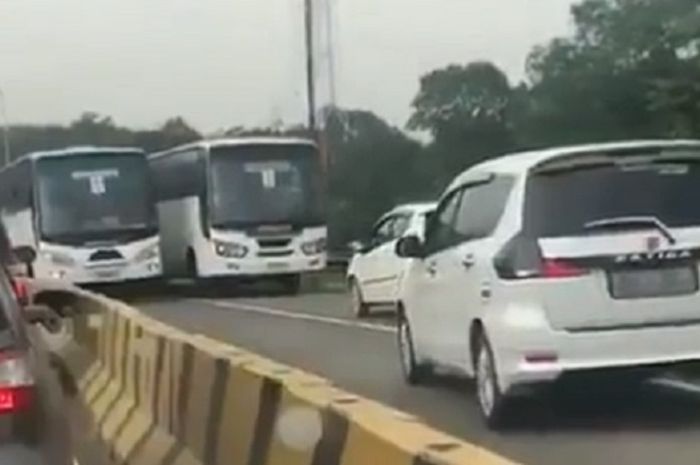 Suzuki Ertiga dan Toyota Agya 'dipukul' mundur oleh rombongan bus